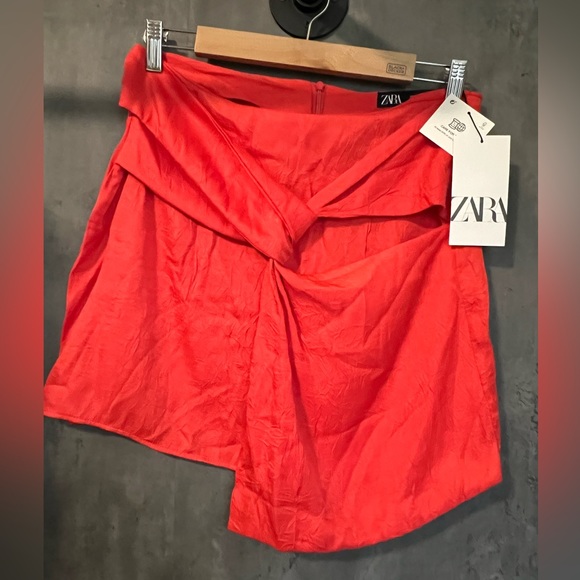 Woman’s Zara NWT Skirt medium - Picture 4 of 4